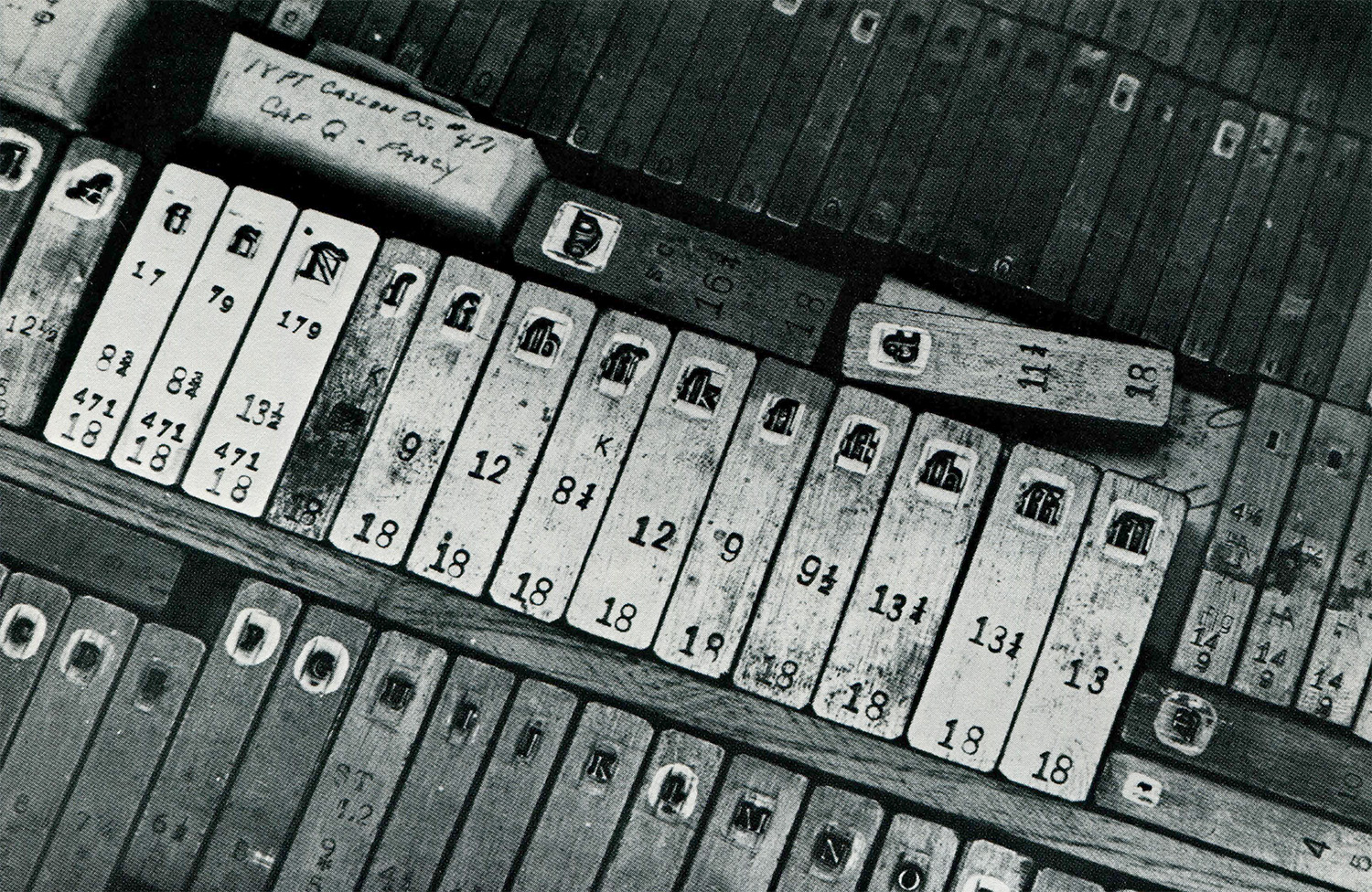 A close-up view of 9- and 14-point Caslon 471